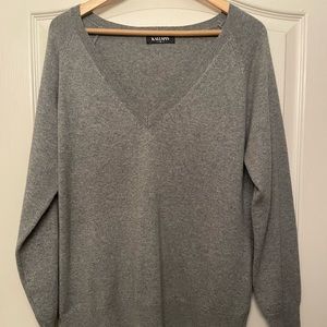 Womens grey V-Neck sweater. Great condition